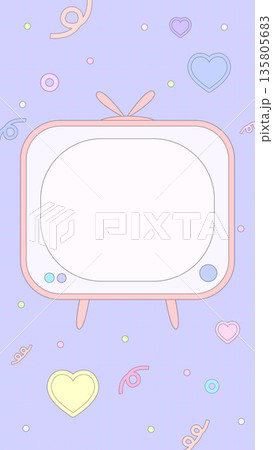 縦長サイズで記号やハートにブラウン管テレビがあるレトロポップな紫背景 135805683