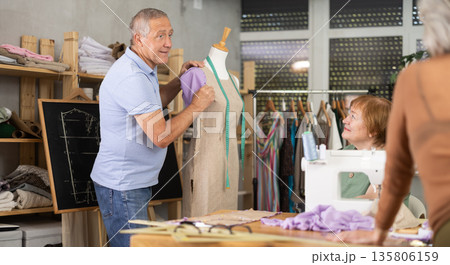 Experienced instructor leading tailoring lesson with mannequin display 135806159