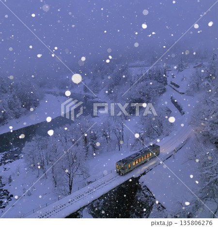 雪降る飯山線 雪降る飯山線 135806276
