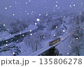 雪降る飯山線 135806278