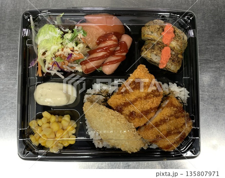 日替わり弁当 お弁当 日替わり弁当 お弁当 135807971