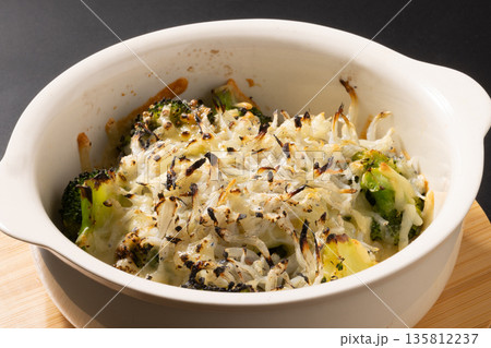 ブロッコリー　チーズ　しらす　焼き 135812237