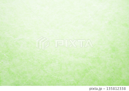 黄緑色の和紙　グラデーション　雲龍模様 135812338