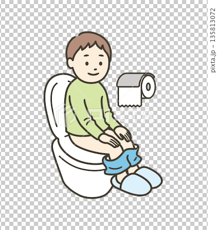 トイレにいる男の子 トイレにいる男の子 135813072