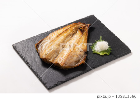 ［アメリカ産］しまほっけ開き干し　焼き 135813366