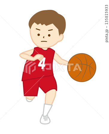 バスケットボールの試合でドリブルをする男の子 バスケットボールの試合でドリブルをする男の子 135815933
