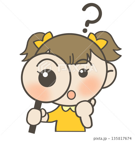虫眼鏡を持つ不思議そうな女の子 135817674