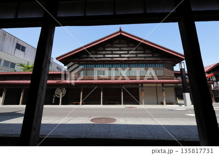 青森　黒石　重伝建地区の古い街並み（西谷家住宅） 135817731