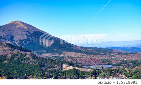 九重から眺める涌蓋山の風景 135818993
