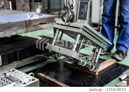 工場設備の風景 135819010