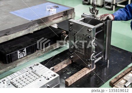 工場設備の風景 135819012