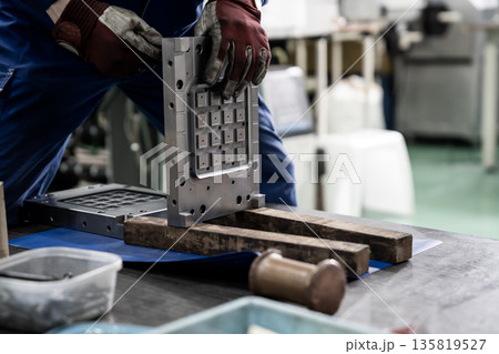 工場設備の風景 135819527