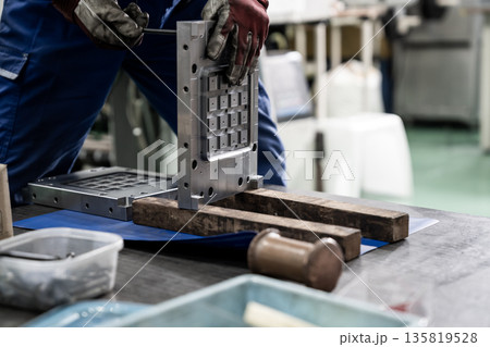 工場設備の風景 135819528