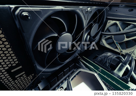 デスクトップパソコンの内部　テクノロジー 135820330
