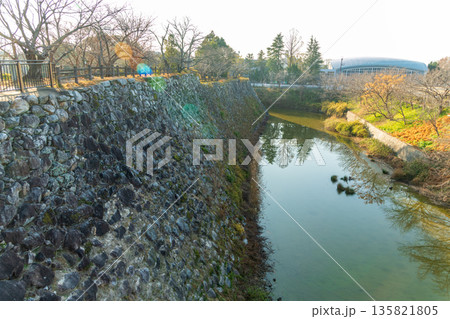 大和郡山城天守台下の南西角から内堀石垣を望む風景 大和郡山城天守台下の南西角から内堀石垣を望む風景 135821805