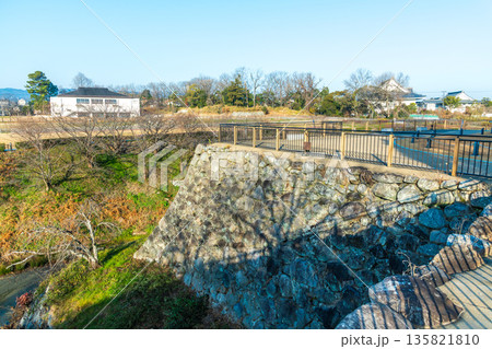 大和郡山城天守台下の南西角から厩跡方向を望む風景 135821810
