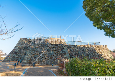 大和郡山城天守台を南側から望む風景 135821811