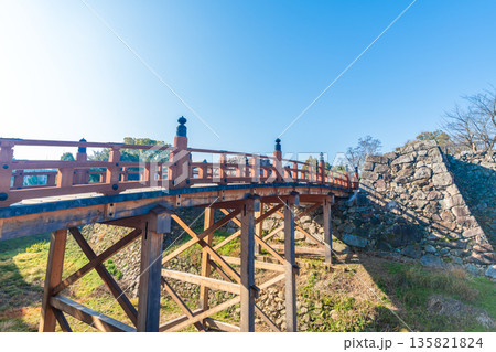 極楽橋から白沢門跡を眺める景色 135821824