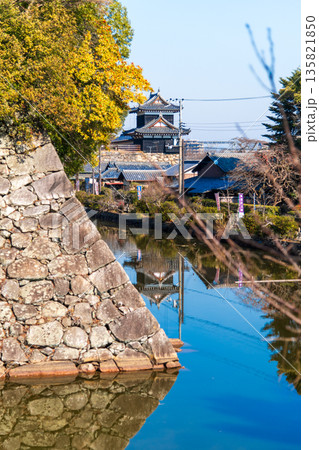大和郡山城の東隅櫓を表門跡付近から望む風景 135821850