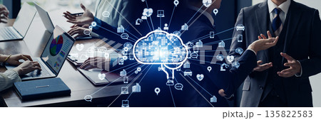 ビジネスシーンとAI・人工知能のコンセプト　バナー・広告向け横長ビジュアル 135822583