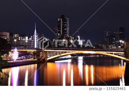 土佐堀川の夜景 135825461