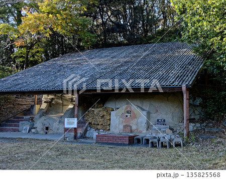愛知県陶磁美術館の登り窯   135825568