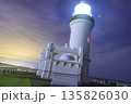 夜のバイロンベイの灯台と星空が広がる風景 夜のバイロンベイの灯台と星空が広がる風景 135826030