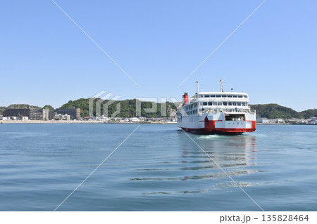 久里浜港を出港した かなや丸 東京湾フェリー 久里浜港を出港した かなや丸 東京湾フェリー 135828464