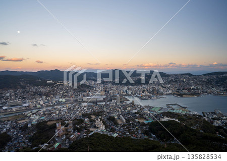 夕暮れの長崎 夕暮れの長崎 135828534