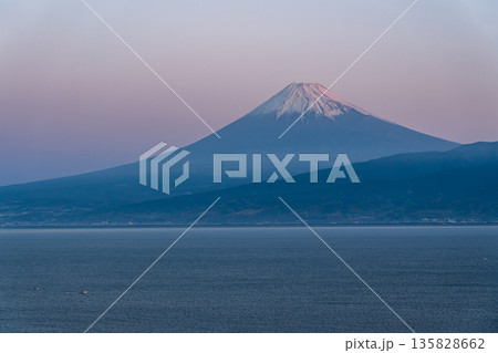 西伊豆大瀬崎から夜明けの富士山 135828662