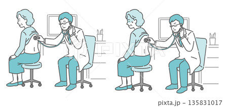 白衣を着用した男性医師による高齢女性の背中の聴診イラストセット（正常・異常/体調不良） 135831017