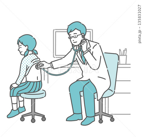 白衣を着用した男性医師による女の子の背中の聴診イラスト 135831027