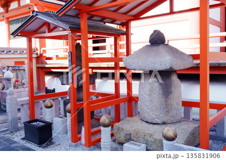 京都 六波羅蜜寺 清盛塚と阿古屋塚 京都 六波羅蜜寺 清盛塚と阿古屋塚 135831906