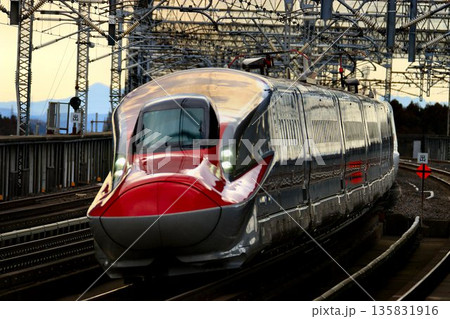 秋田に向かう秋田新幹線・E6系『こまち』那須塩原駅にて 秋田に向かう秋田新幹線・E6系『こまち』那須塩原駅にて 135831916