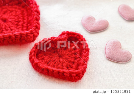 毛糸で作るハートの小物入れ 135831951
