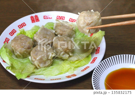 熱々の焼売 135832175