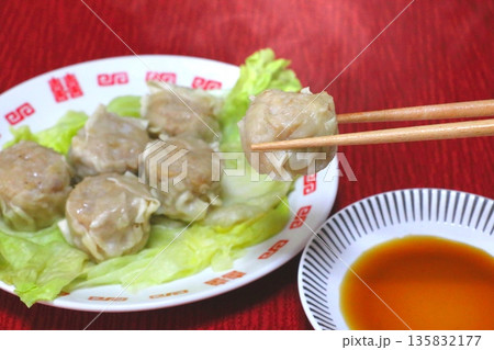 熱々の焼売 熱々の焼売 135832177