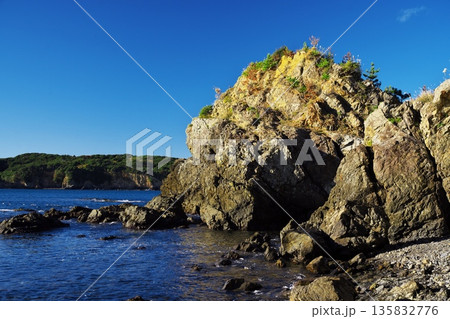 初冬の鳥羽市相差町　鯨崎の恋路ヶ浜 135832776
