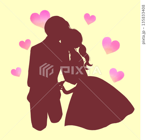 向かい合う新郎新婦 シルエット ハート 向かい合う新郎新婦 シルエット ハート 135833408