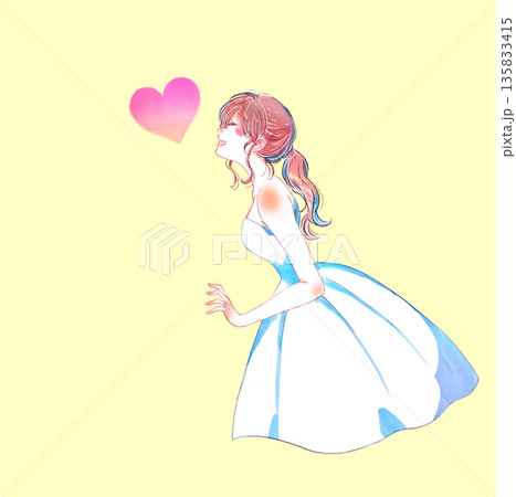 ウェディングドレスを着た新婦 135833415