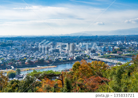 京都府宇治市　大吉山から望む宇治市街 135833721