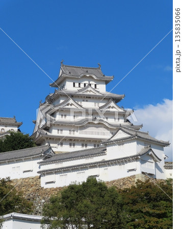 姫路城、兵庫県姫路市にある白鷺城とも呼ばれる白く美しいお城、国の特別史跡で世界遺産、日本100名城 姫路城、兵庫県姫路市にある白鷺城とも呼ばれる白く美しいお城、国の特別史跡で世界遺産、日本100名城 135835066