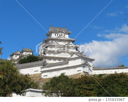 姫路城、兵庫県姫路市にある白鷺城とも呼ばれる白く美しいお城、国の特別史跡で世界遺産、日本100名城 姫路城、兵庫県姫路市にある白鷺城とも呼ばれる白く美しいお城、国の特別史跡で世界遺産、日本100名城 135835067