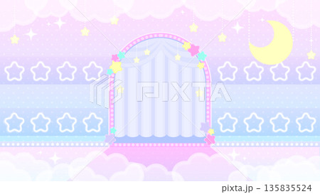 ファンタジーな夜空のカーテンステージ、星空と雲のキラキラ背景 135835524