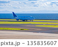 着陸する飛行機　ドリームリフター 135835607