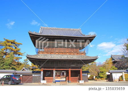 愛知県名古屋市、文化のみち建中寺三門の風景 愛知県名古屋市、文化のみち建中寺三門の風景 135835659