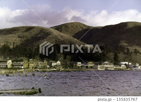 古写真　1961年　箱根　芦ノ湖畔の街並み 135835767