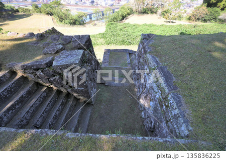 肥後「人吉城」曲輪・石垣の様子 135836225