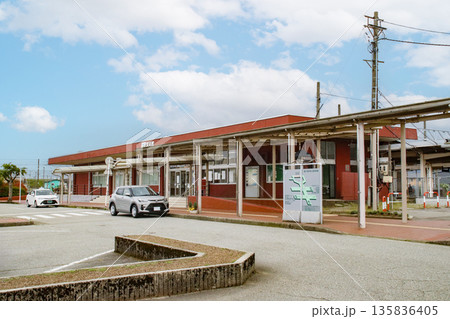 滑川駅／富山県滑川市辰野 135836405