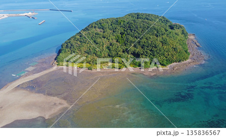 天草市五和町の亀島のドローン空撮 天草市五和町の亀島のドローン空撮 135836567